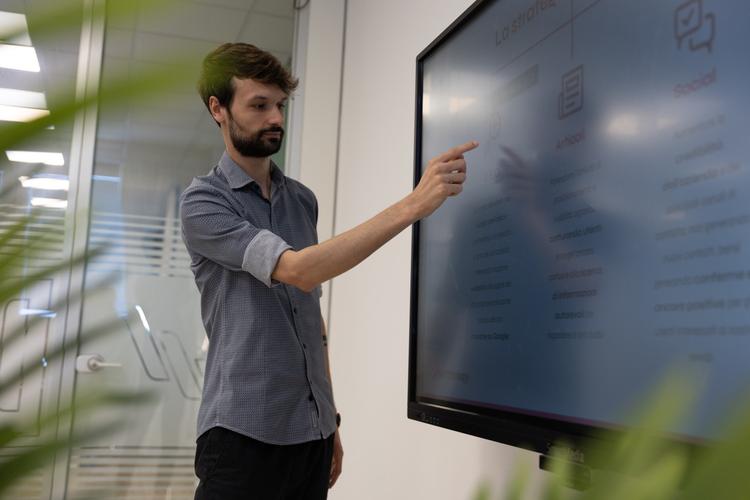 TRACKING & REPORTING